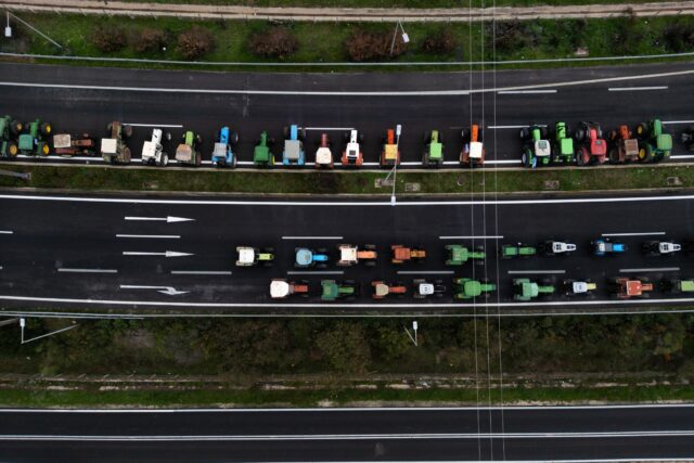 Κλιμακώνουν τις κινητοποιήσεις τους οι αγρότες της Στερεάς Ελλάδας