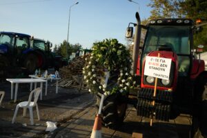 Παραμένουν στα μπλόκα οι αγροτοκτηνοτρόφοι της Μακεδονίας – Ανακοίνωσαν κινητοποιήσεις για αύριο