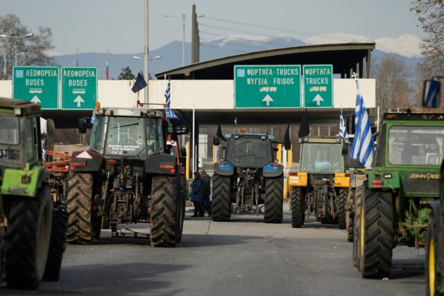 Αγροτικές κινητοποιήσεις: Πολύωροι αποκλεισμοί και σήμερα στα τελωνεία