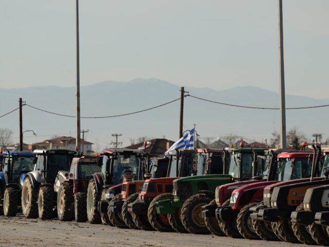 Ενισχύεται το μπλόκο των αγροτών στη Νίκαια