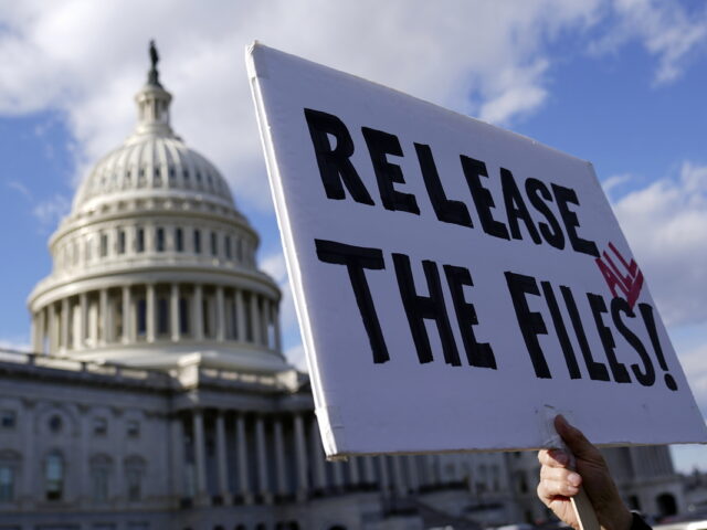 Νέες αποκαλύψεις «καίνε» τον Τραμπ – Ταξίδεψε τουλάχιστον 8 φορές με το ιδιωτικό τζετ του Επστιν