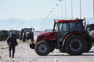 Αγροτικές κινητοποιήσεις: Κλειστό το ρεύμα προς Αθήνα στα διόδια Μαλγάρων – Ανοιχτά τα τελωνεία
