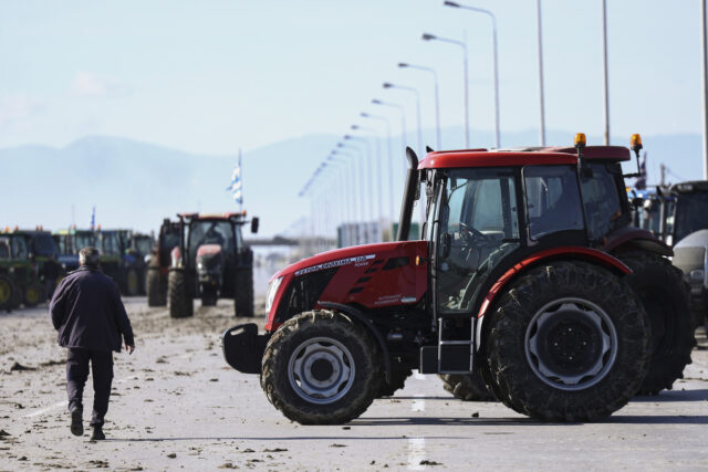Αγροτικές κινητοποιήσεις: Κλειστό το ρεύμα προς Αθήνα στα διόδια Μαλγάρων – Ανοιχτά τα τελωνεία