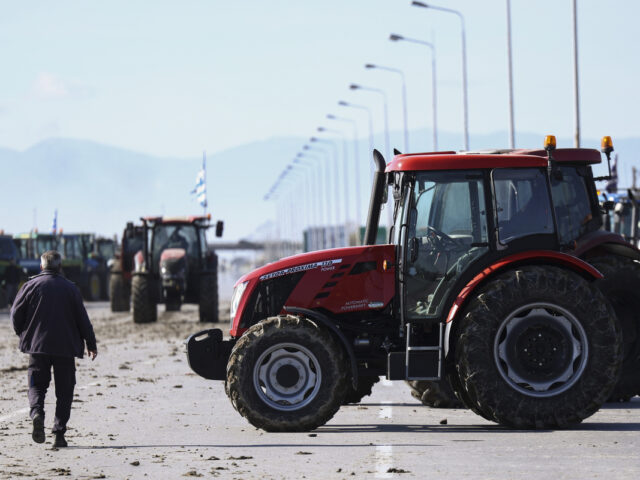 Αγροτικές κινητοποιήσεις: Κλειστό το ρεύμα προς Αθήνα στα διόδια Μαλγάρων – Ανοιχτά τα τελωνεία