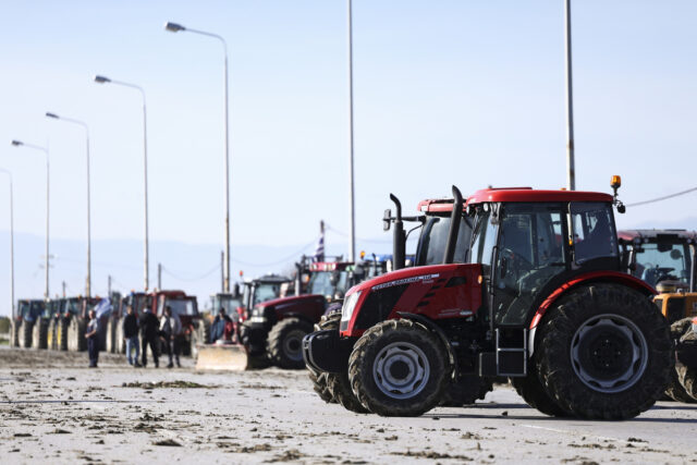 Αγρότες: Αναστολή κινητοποιήσεων στα τελωνεία Ευζώνων και Νίκης
