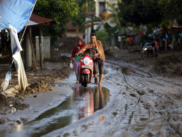 Πλημμύρες στην Ινδονησία: Τουλάχιστον 650 νεκροί, 1 εκατομμύριο ξεριζωμένοι