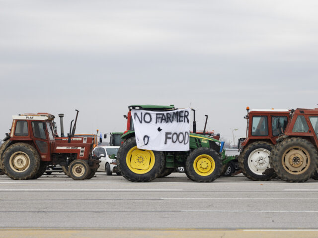 Κινητοποιήσεις αγροτών και κτηνοτρόφων της Ηλείας – Μπλόκο στον κόμβο του Πύργου