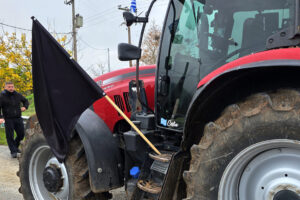 Μπλόκο από τους αγρότες στα διόδια του Λόγγου στον Ε65