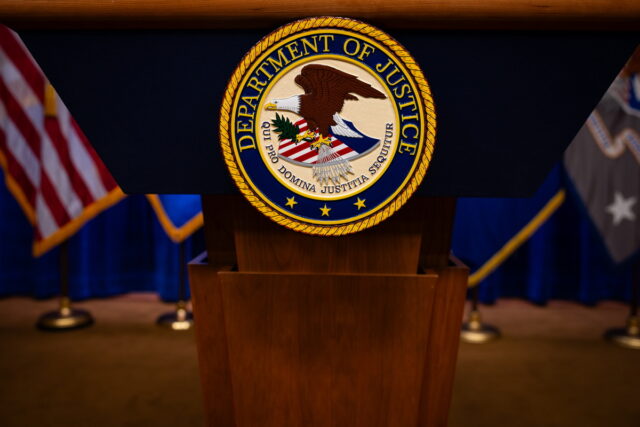 ΗΠΑ: 400 δικηγόροι του υπουργείου Δικαιοσύνης «χτενίζουν» τους φακέλους Έπστιν