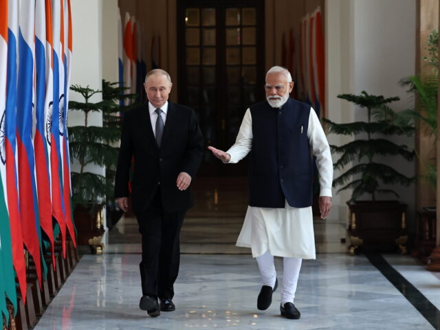 Πούτιν: «Αδιάλειπτες οι παραδόσεις πετρελαίου στην Ινδία»