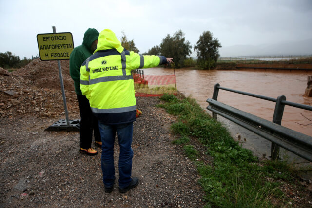 Έσπασε αγωγός ύδρευσης στη Μάνδρα- Έκτακτη διακοπή υδροδότησης