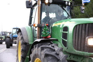 Αγροτοκτηνοτροφικά μπλόκα: Ξεκινούν οι διευκολύνσεις για τους εκδρομείς