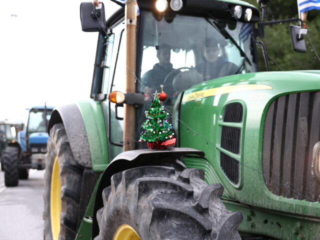 Αγροτοκτηνοτροφικά μπλόκα: Ξεκινούν οι διευκολύνσεις για τους εκδρομείς
