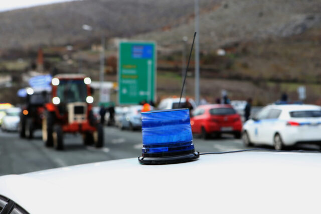 Ηράκλειο: Χημικά από τα ΜΑΤ στο μπλόκο αγροτών