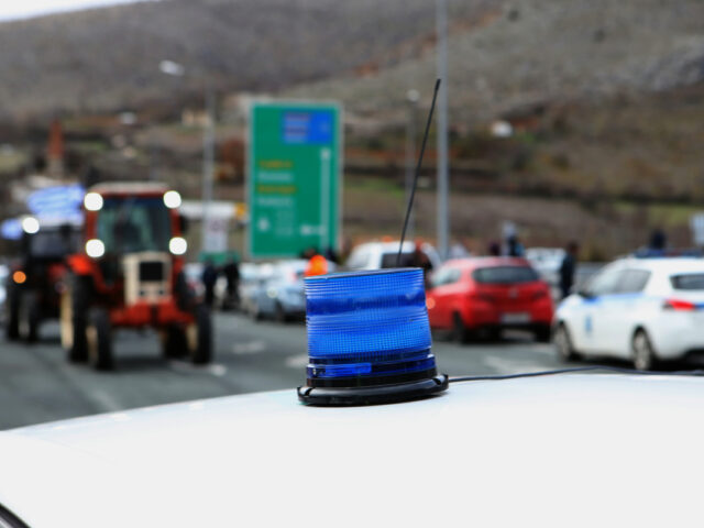 Ηράκλειο: Χημικά από τα ΜΑΤ στο μπλόκο αγροτών