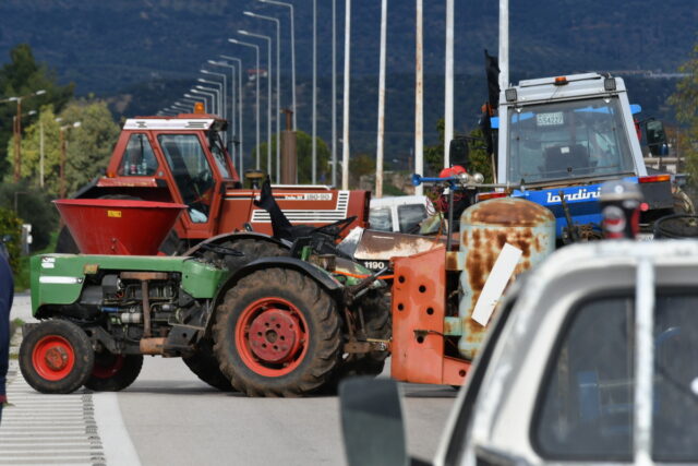 Στον «χορό» των μπλόκων και οι αγρότες της Χαλκιδικής