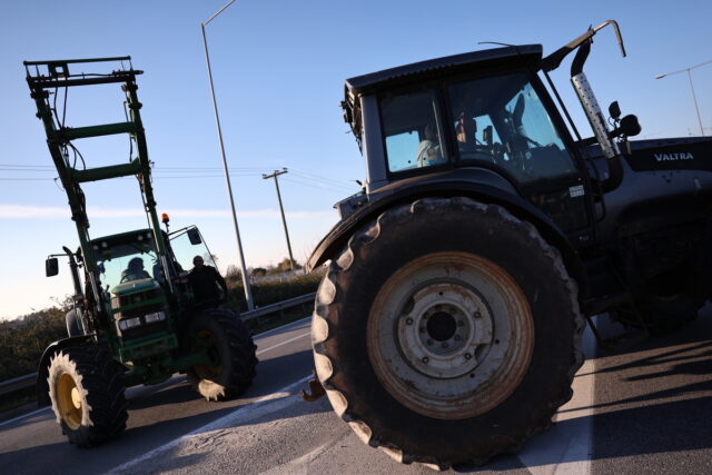 Κοζάνη: Συμβολικός αποκλεισμός των γραφείων του ΟΠΕΚΕΠΕ στο Μαυροδένδρι