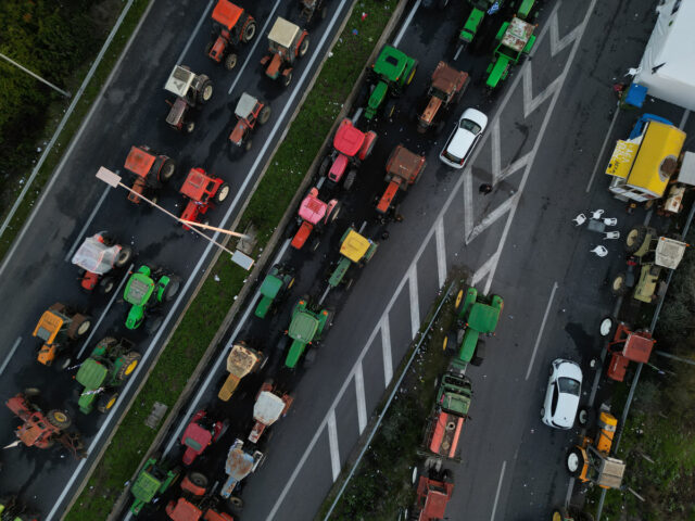 Η ΕΛΑΣ σχηματίζει δικογραφίες για τα μπλόκα σε Αιτωλοακαρνανία, Αχαΐα και Ηλεία