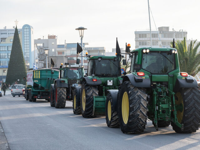 Συνεχίζονται οι αγροτικές κινητοποιήσεις: Κλειστή η Ε.Ο. Αθηνών – Θεσσαλονίκης