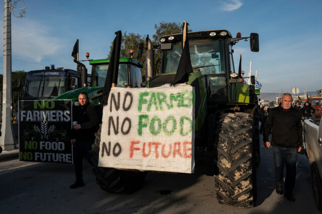 Έφυγαν οι αγρότες και οι κτηνοτρόφοι της Αχαΐας από την γέφυρα Ρίου–Αντιρρίου