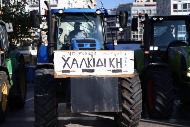 Έφτασαν στο λιμάνι της Θεσσαλονίκης οι αγρότες