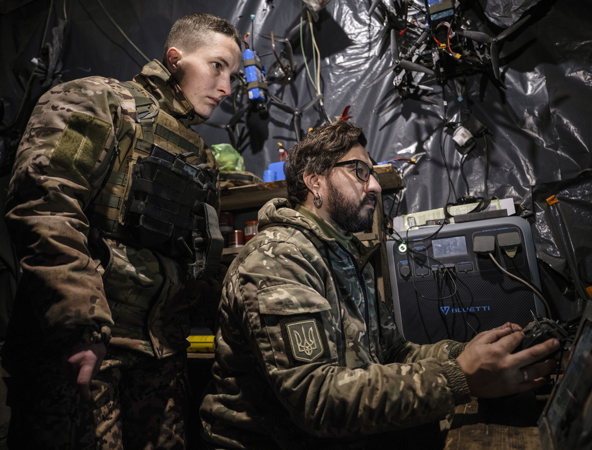 Ουκρανοί μαχητές προσπαθούν να κρατήσουν τα τελευταία στρατηγικά σημεία στο Ντόνετσκ – Φωτογραφίες