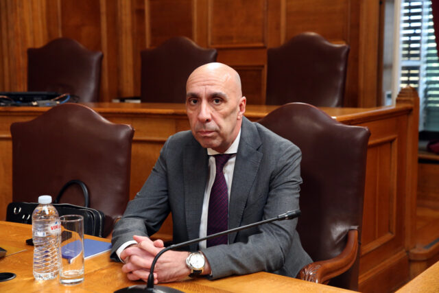 ΟΠΕΚΕΠΕ: Στην Εξεταστική Επιτροπή καταθέτει ο Μπρατάκος [LIVE]