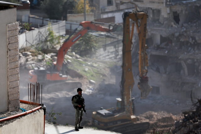 Χωρίς προειδοποίηση κατεδαφίστηκε πολυκατοικία Παλαιστινίων στην Ανατολική Ιερουσαλήμ