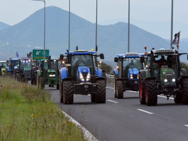 Αγροτικές κινητοποιήσεις: Ανοιχτοί δρόμοι στις γιορτές με τα μπλόκα να παραμένουν