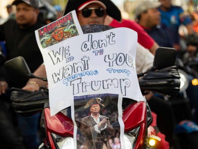 Απειλές Τραμπ κατά Μαδούρο: «Θα ήταν έξυπνο να φύγει από την εξουσία»