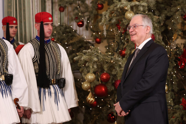 Πρωτοχρονιάτικα κάλαντα στον Πρόεδρο της Δημοκρατίας