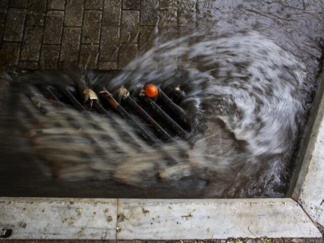 Πλημμύρισε η Πειραιώς – Διακοπή της κυκλοφορίας στο ρεύμα προς Πειραιά