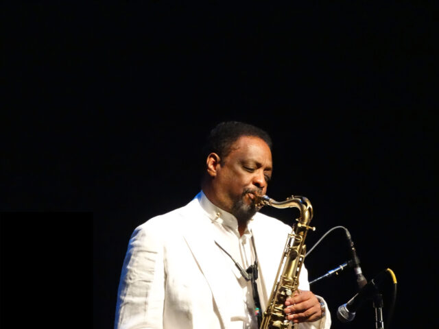 Chico Freeman: Ο κορυφαίος σαξοφωνίστας επιστρέφει για τέσσερις μοναδικές εμφανίσεις