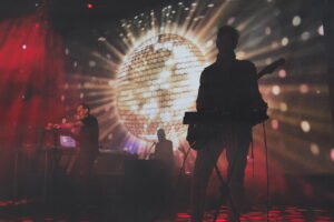 Να xορέψουμε όπως τότε ξανά: Μια νύχτα με τους Mikro στο Gagarin