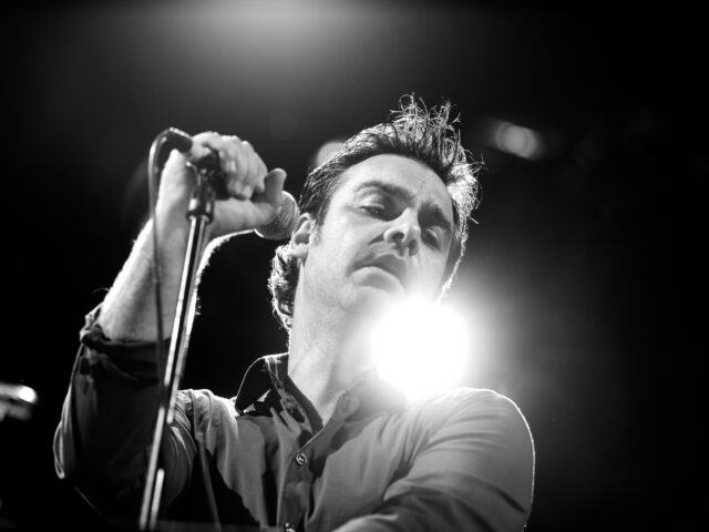 Ο Δώρος Δημοσθένους τραγουδάει Elvis Presley στο Half Note