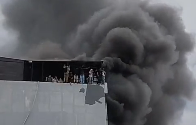 Ινδονησία: Πυρκαγιά σε επταώροφο κτήριο στην Τζακάρτα [ΒΙΝΤΕΟ]