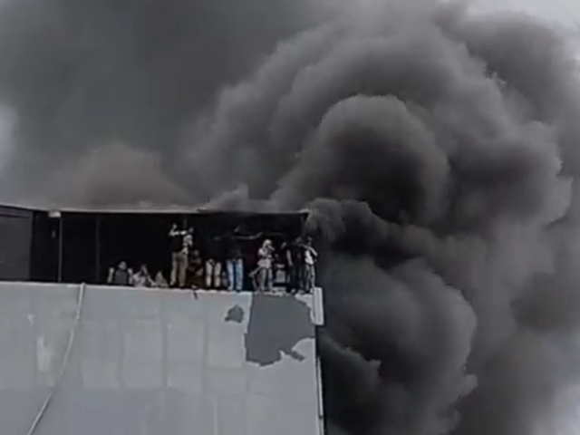 Ινδονησία: Πυρκαγιά σε επταώροφο κτήριο στην Τζακάρτα [ΒΙΝΤΕΟ]