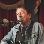 Πέθανε ο θρυλικός τραγουδοποιός της κάντρι-ροκ, Τζο Ίλι