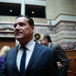 Μαθητές αρνήθηκαν να πουν τα κάλαντα στον Άδωνι Γεωργιάδη [ΒΙΝΤΕΟ]