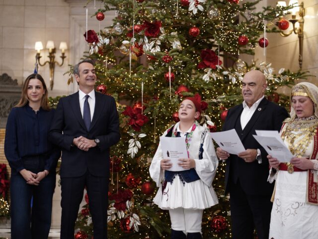 Κυρ. Μητσοτάκης: Τα κάλαντα της Πρωτοχρονιάς άκουσε στο Μέγαρο Μαξίμου ο πρωθυπουργός