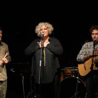 Μάρθα Φριντζήλα: Το τραγούδι είναι μάσκα και όπλο μαζί