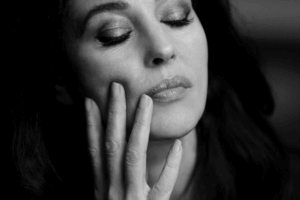 «Μαρία Κάλλας»: Αναβάλλεται η προβολή της ταινίας στο Θέατρο Παλλάς, παρουσία της Μόνικα Μπελούτσι