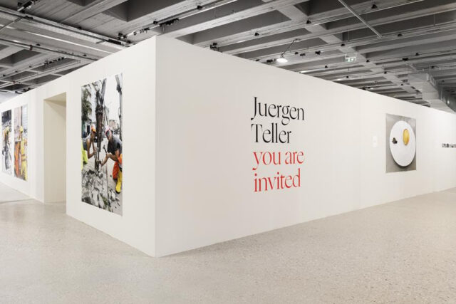 Τελευταία ευκαιρία να δούμε την έκθεση you are invited του Juergen Teller