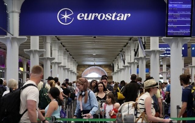 «Δεν θα μπορούσε να συμβεί σε χειρότερη στιγμή»: Παράλυσε η Eurostar εν μέσω γιορτών