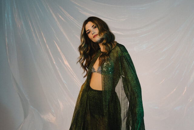 Η Μαρία Κουτσουρλή μας προσκαλεί στον Σταυρό του Νότου club