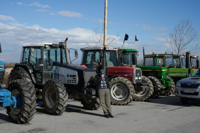 Αγροτικές κινητοποιήσεις: Πλήρης αποκλεισμός του κόμβου του Μπράλου