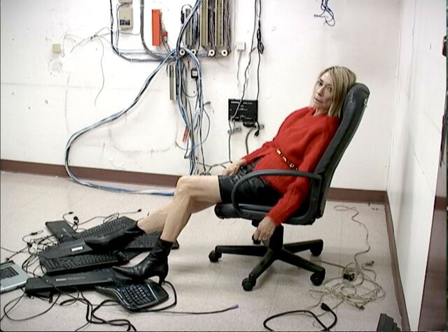 Η Kim Gordon πατάει play στο νέο της άλμπουμ