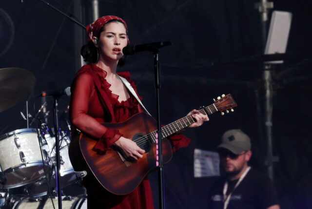 Aπό τα Grammy στο Hollywood: Η Γκρέισι Έιμπραμς κάνει το πρώτο της βήμα στο σινεμά