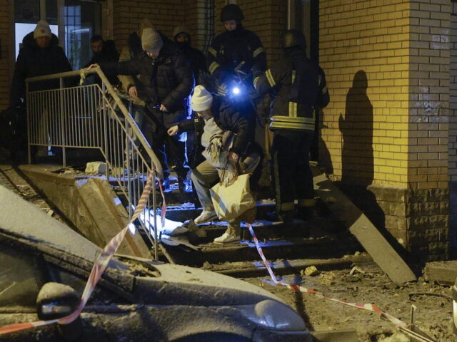 Ρωσικά πλήγματα σε Κίεβο και Λβιβ – Τουλάχιστον τέσσερις νεκροί