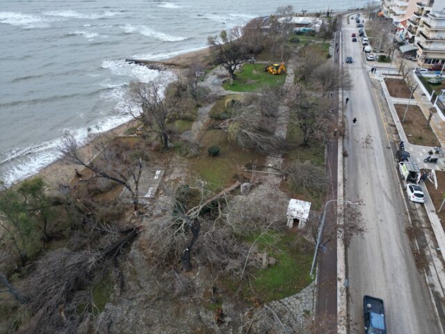 Αλεξανδρούπολη: Καταστροφές σε σπίτια και καταστήματα από ανεμοστρόβιλο